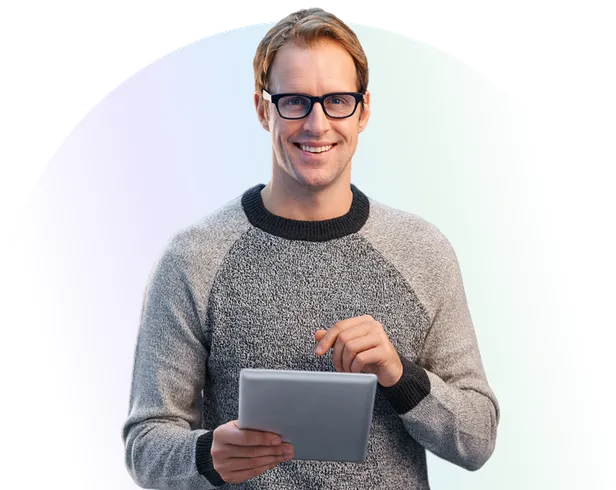 Lernender mit Tablet