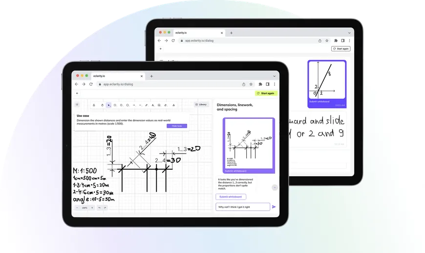 Tablets mit handschriftlichen Mathe-Notizen auf dem digitalen Whiteboard