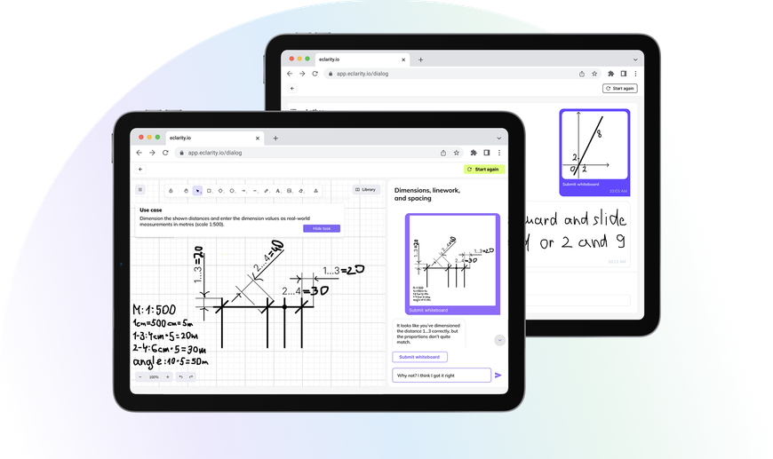 Tablets mit handschriftlichen Mathe-Notizen auf dem digitalen Whiteboard