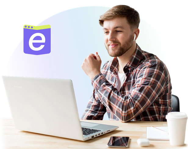 Auszubildender am Laptop mit Eclarity