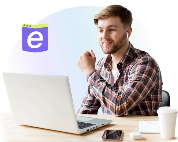 Auszubildender am Laptop mit Eclarity